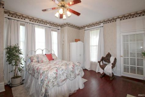 406 S Main Street Owensville IN 47665