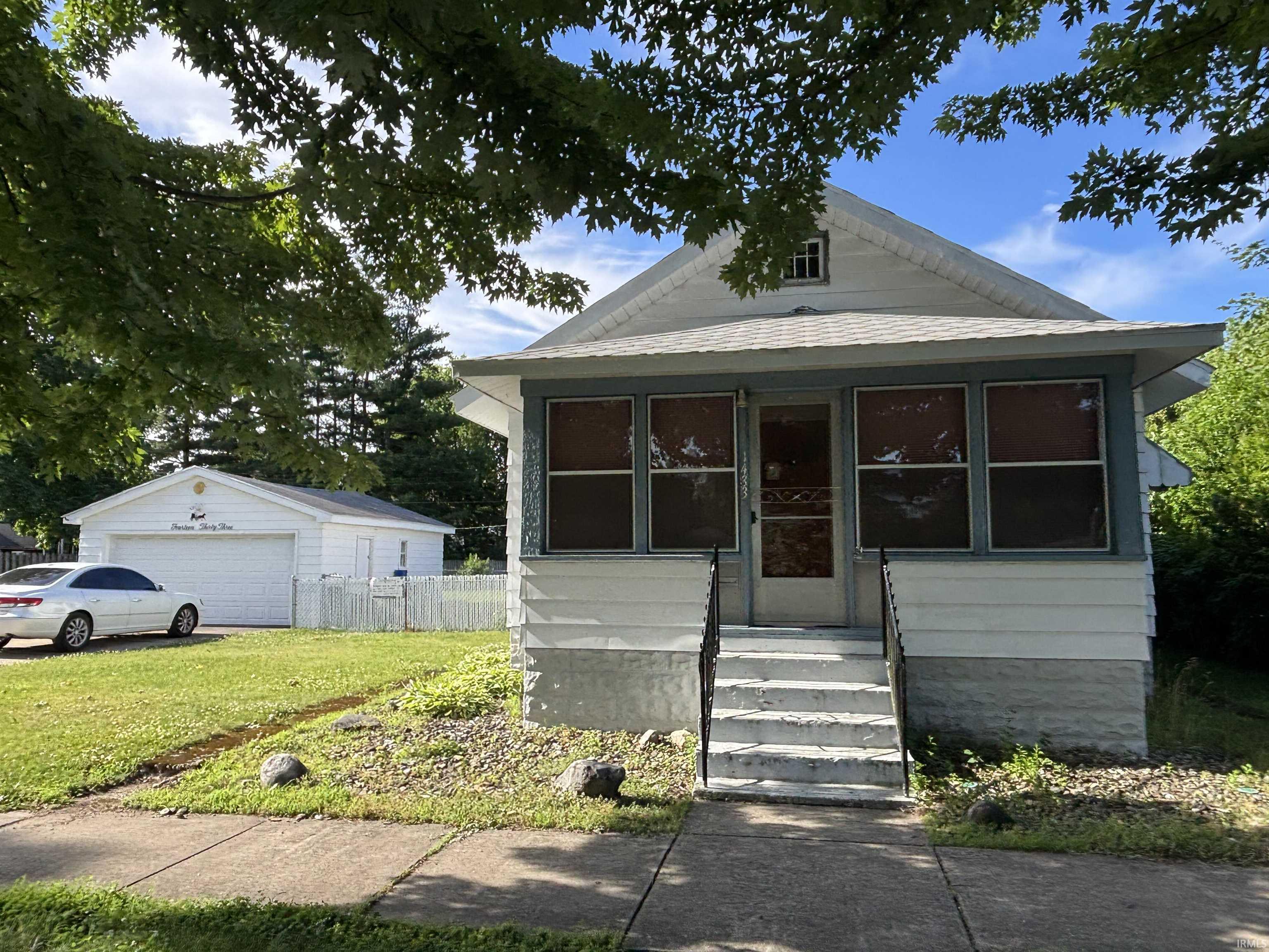 1433 Maple Row Elkhart IN 46514