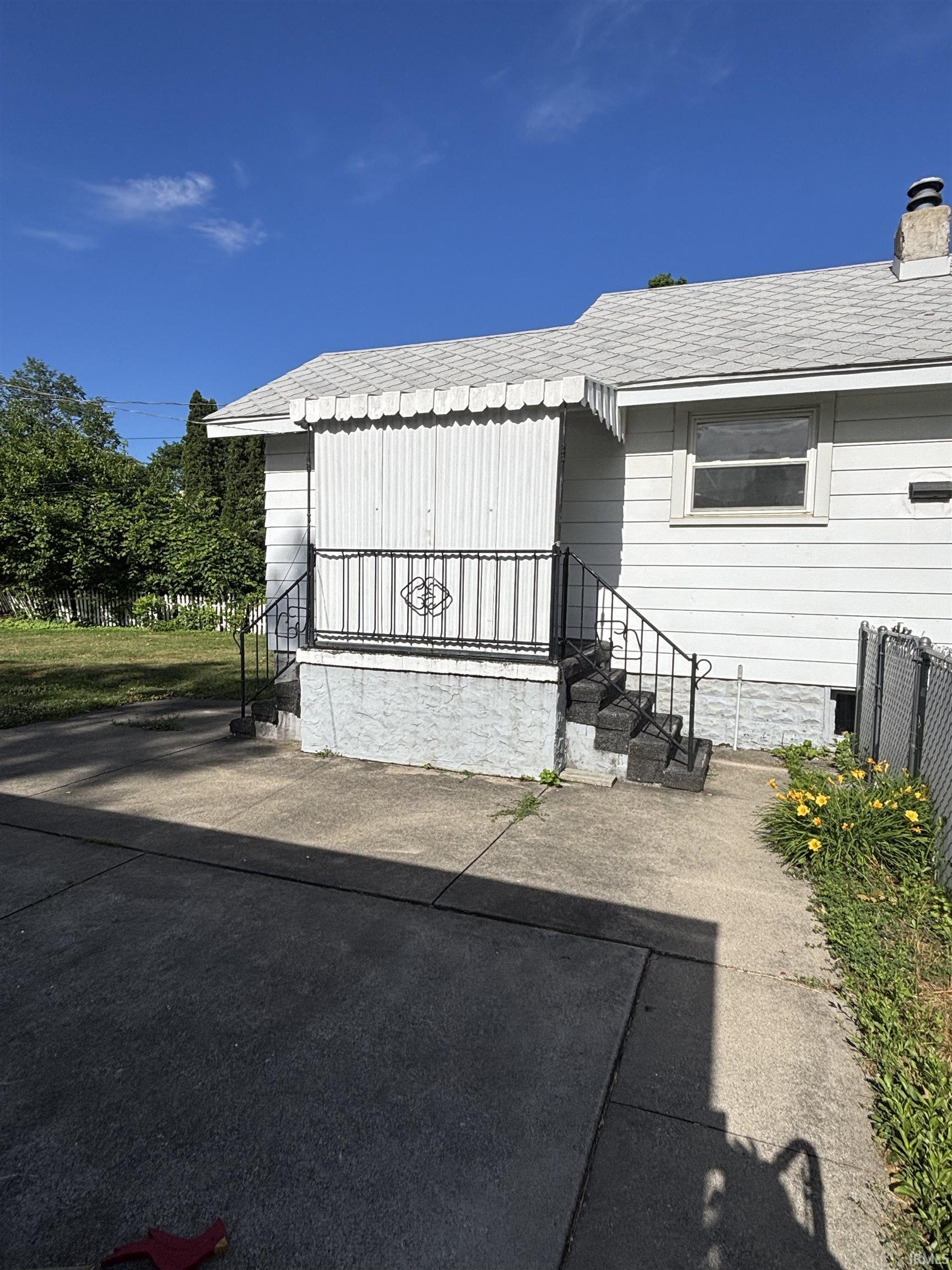 1433 Maple Row Elkhart IN 46514
