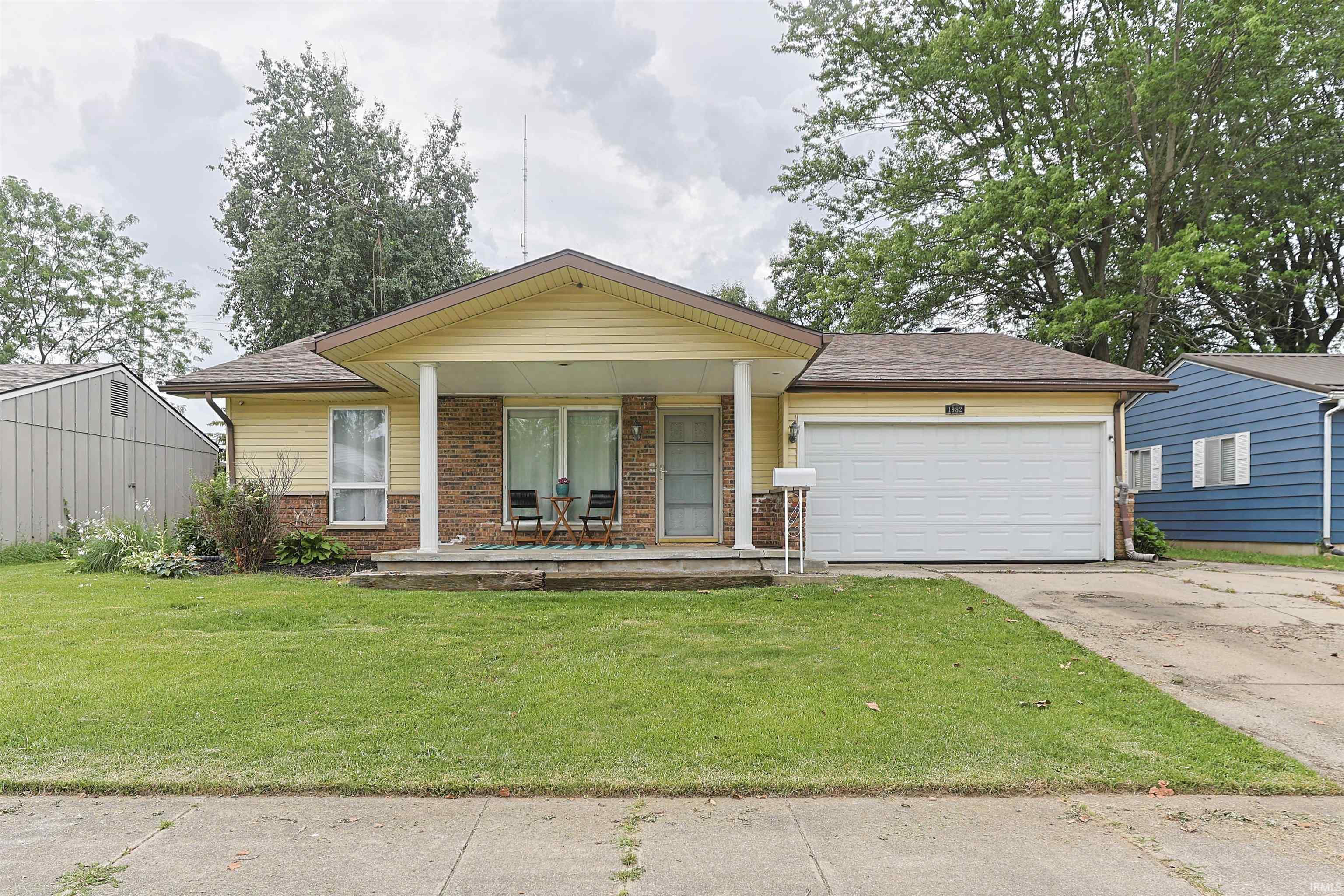 1982 Renfrew Drive South Bend IN 46614
