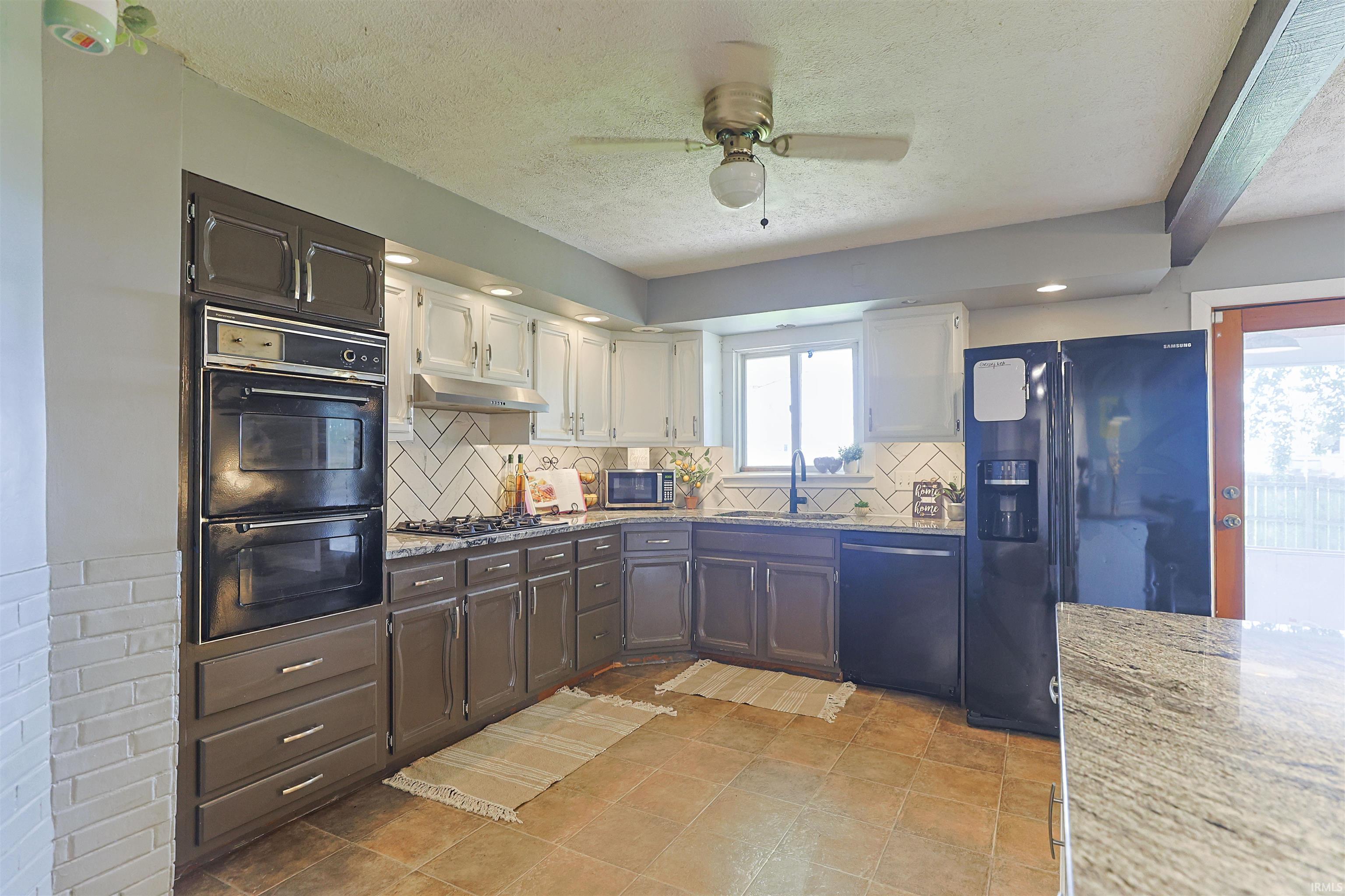 1982 Renfrew Drive South Bend IN 46614