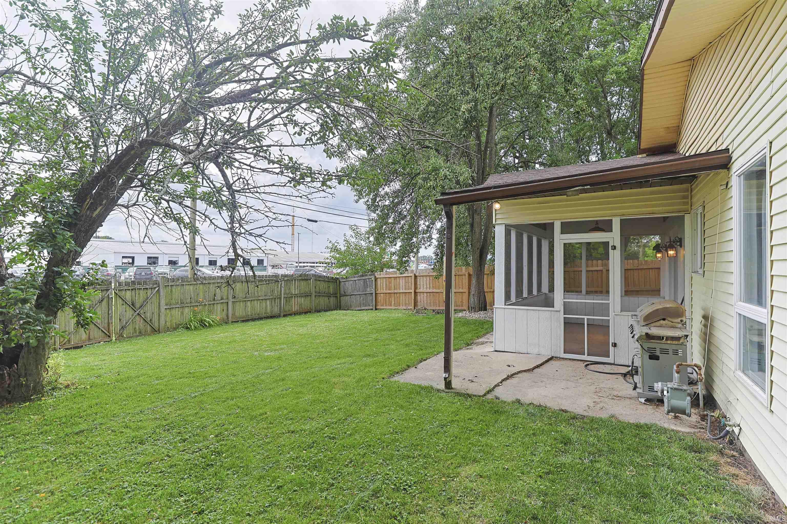 1982 Renfrew Drive South Bend IN 46614