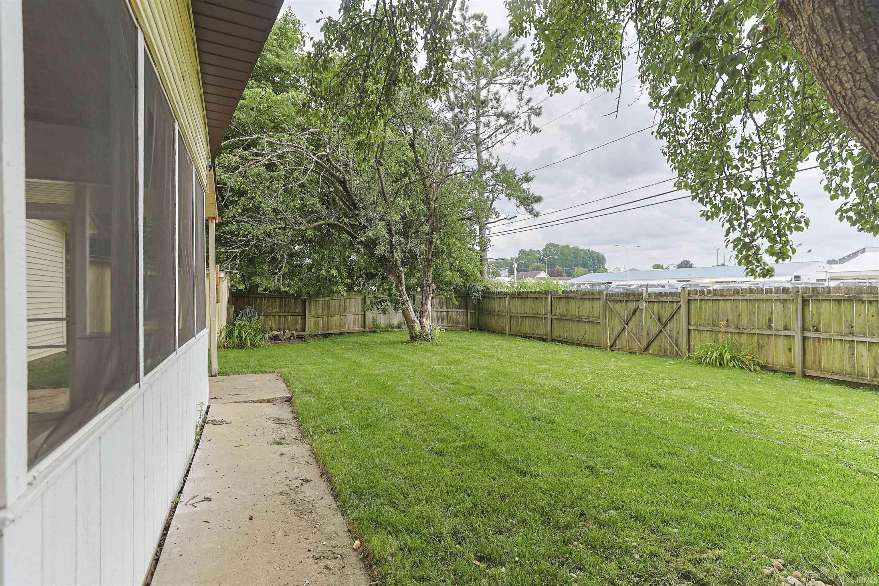 1982 Renfrew Drive South Bend IN 46614