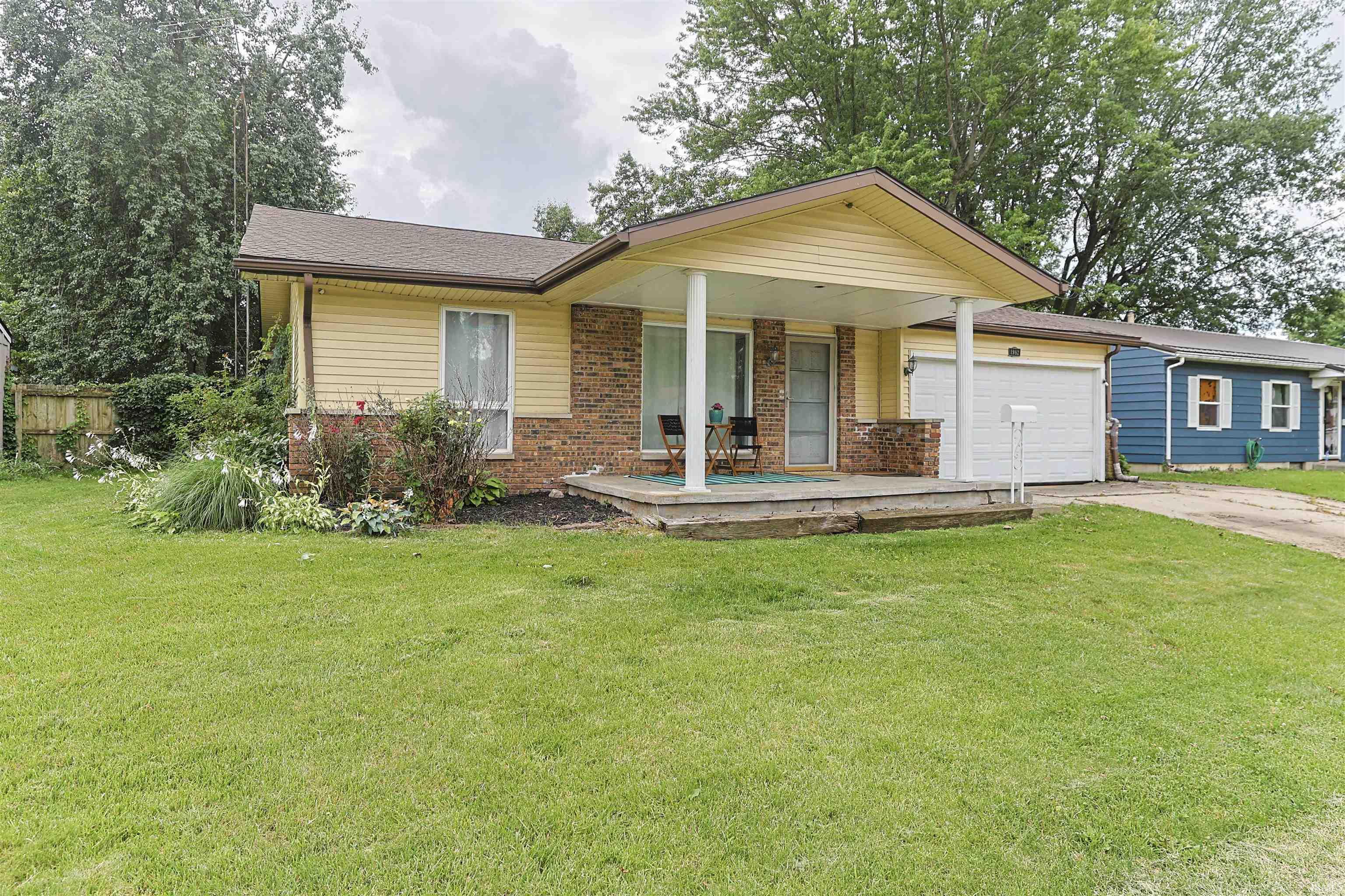 1982 Renfrew Drive South Bend IN 46614