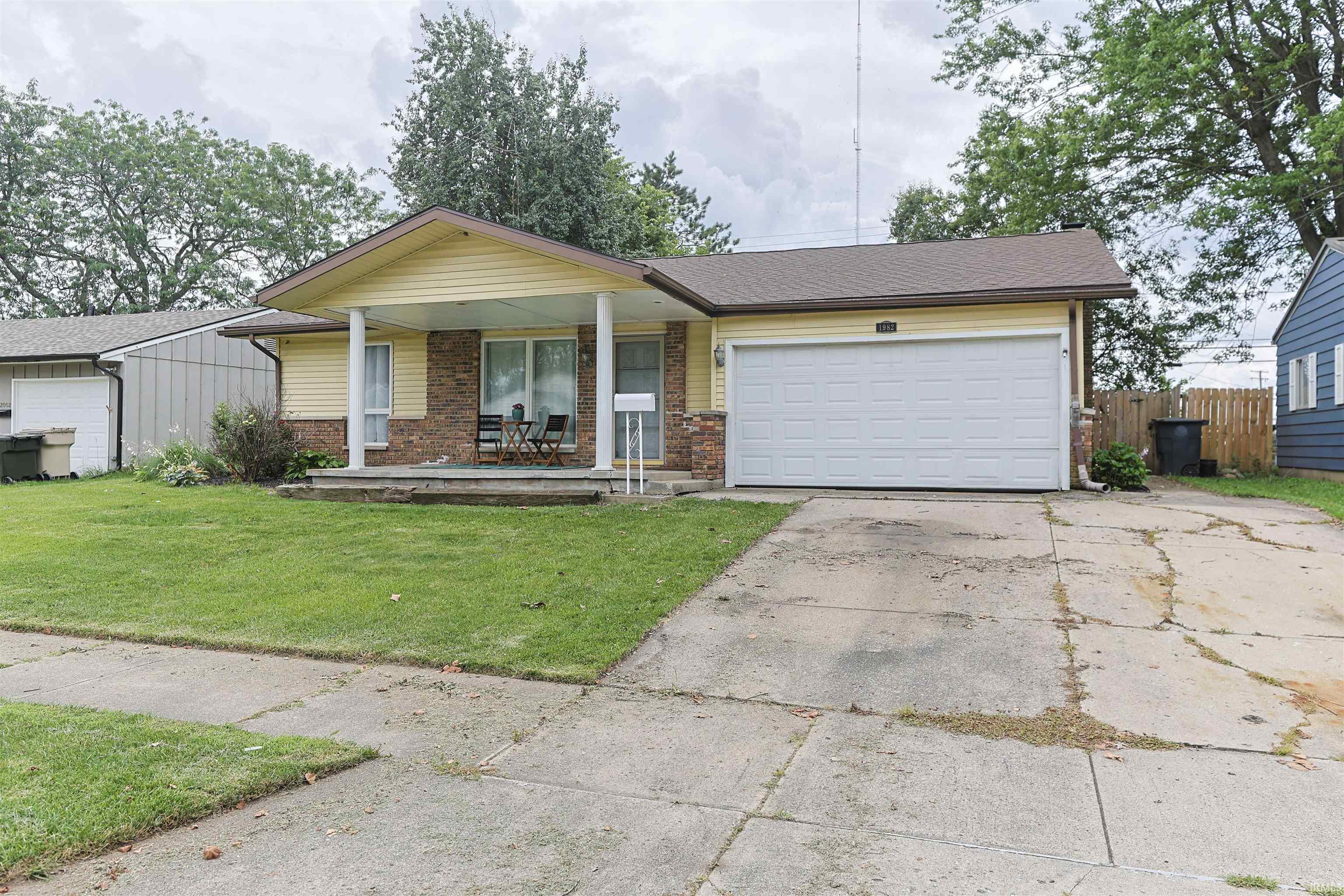 1982 Renfrew Drive South Bend IN 46614