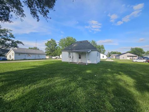 702 S Durbin Street Bicknell IN 47512