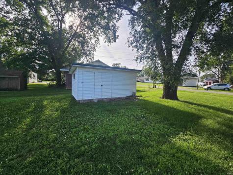 702 S Durbin Street Bicknell IN 47512