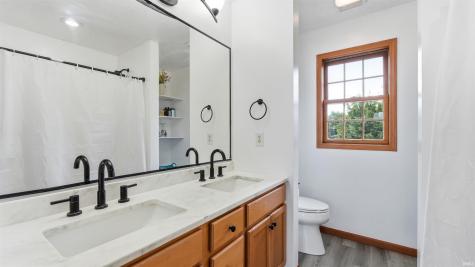 605 E Wawonaissa Drive Syracuse IN 46567