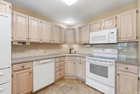 5600 W Sun Point Drive Muncie IN 47304