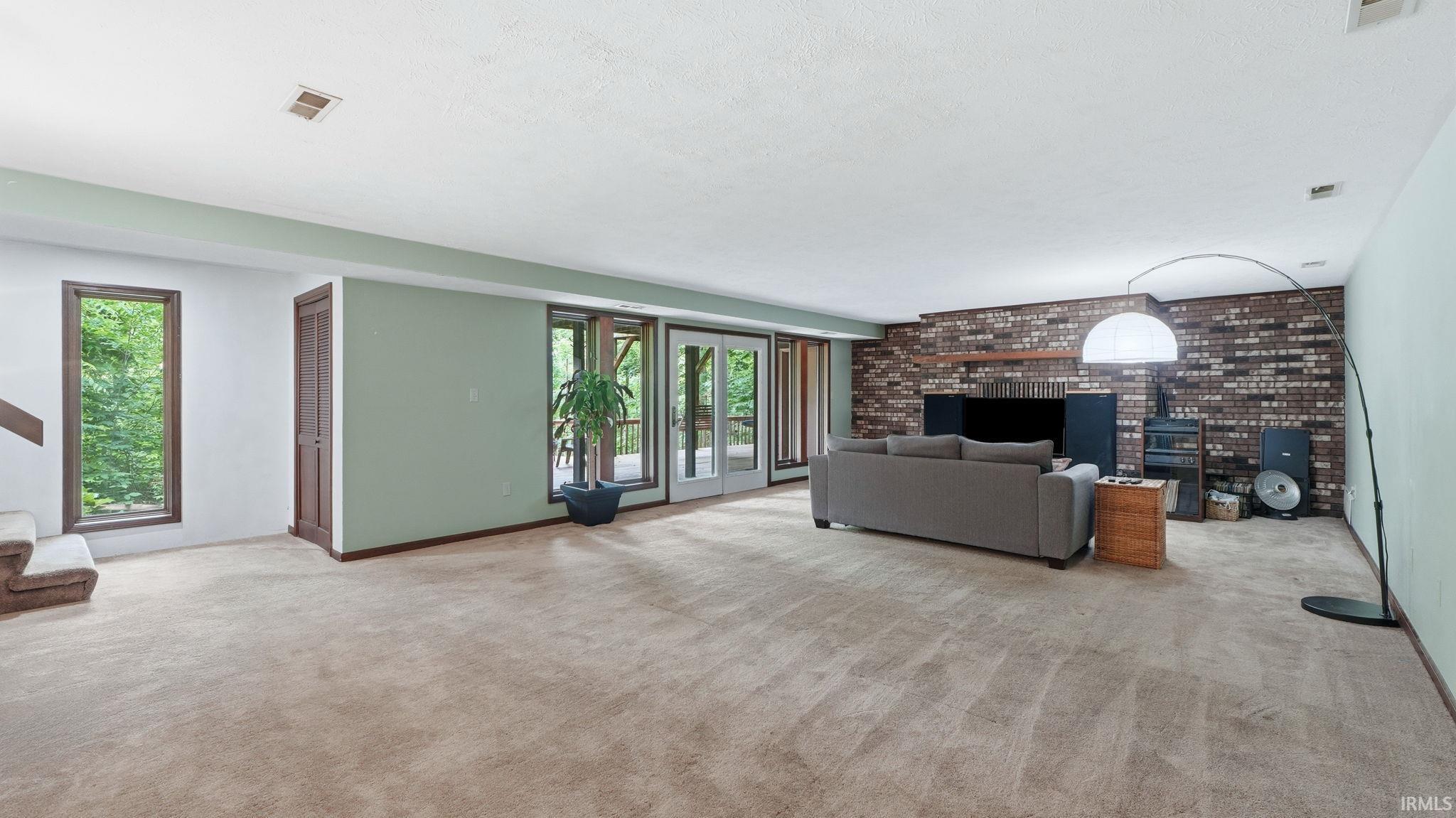 1896 S Lynnwood Drive Warsaw IN 46580