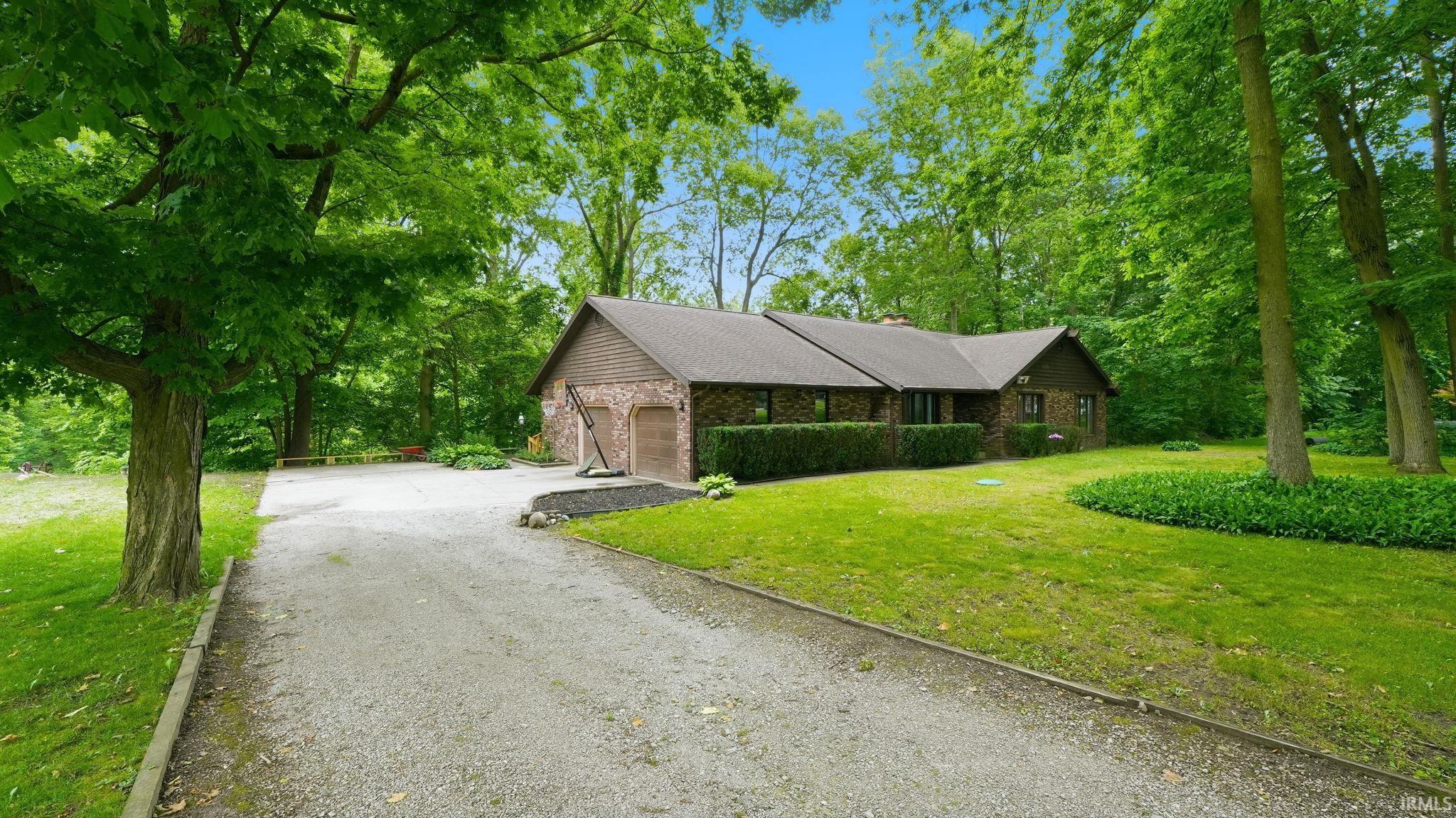 1896 S Lynnwood Drive Warsaw IN 46580