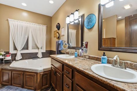14911 Pirate Cove Fort Wayne IN 46814