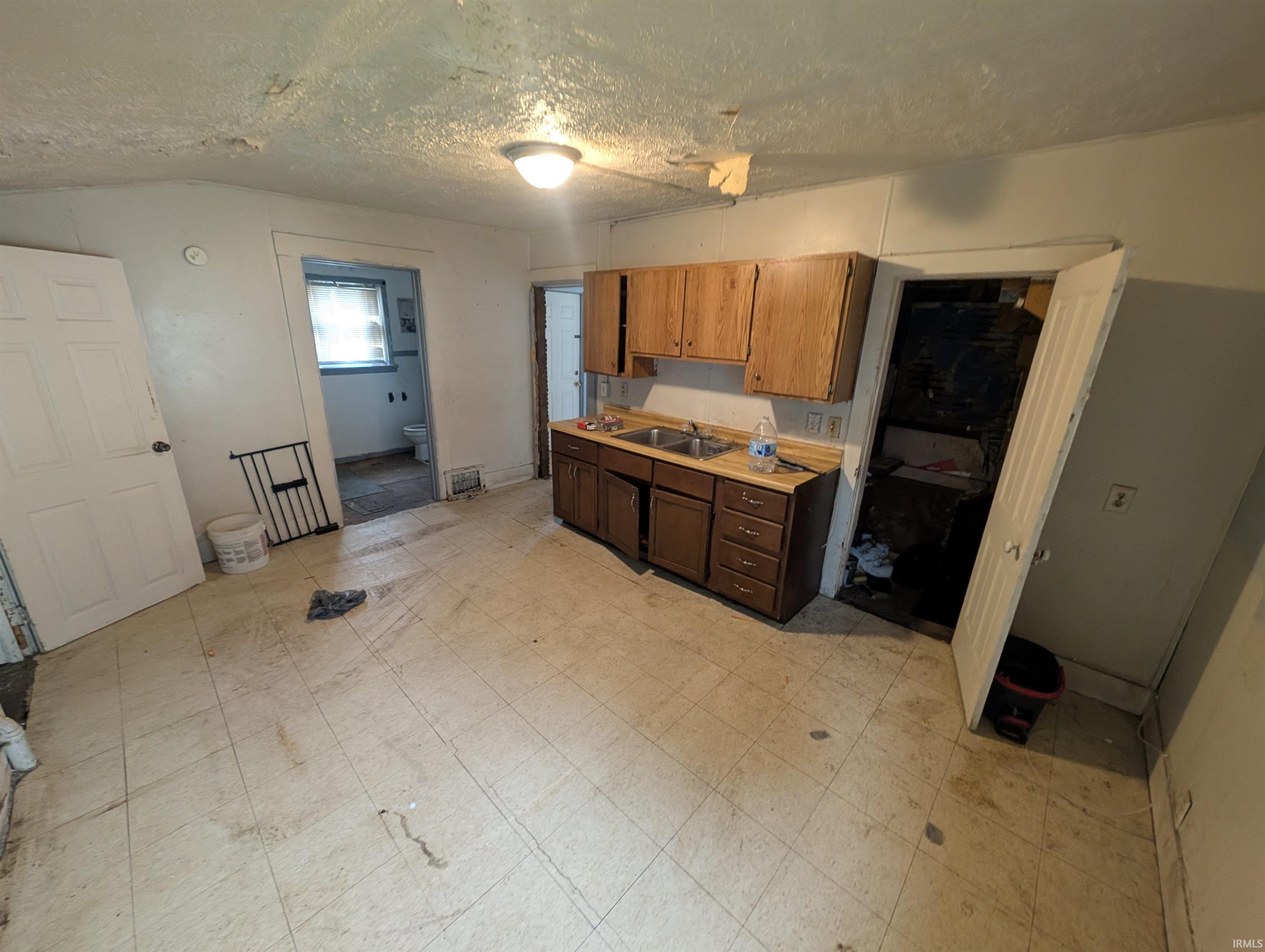 1028 W Garfield Avenue Elkhart IN 46516