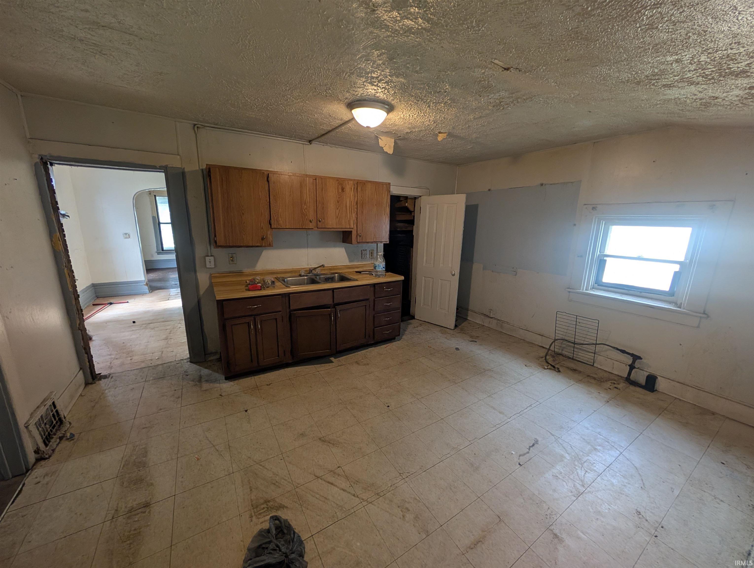 1028 W Garfield Avenue Elkhart IN 46516