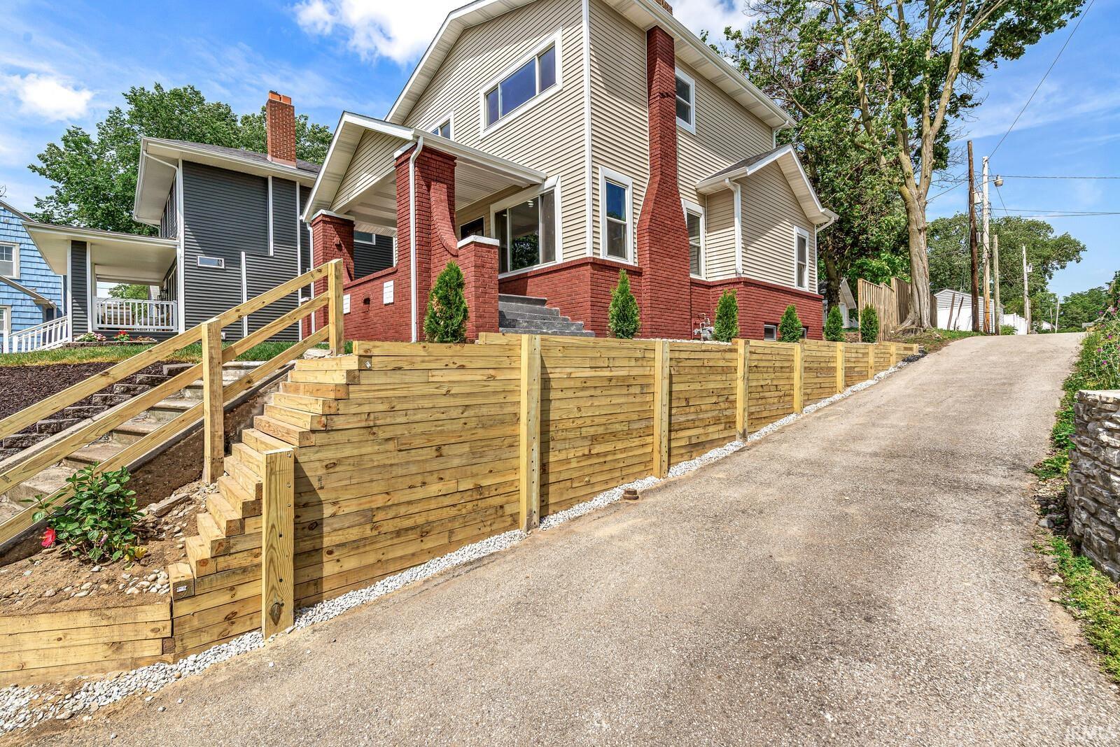 922 N Niles Avenue South Bend IN 46617