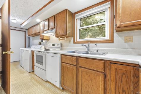 2906 S Woodland Trail Warsaw IN 46580