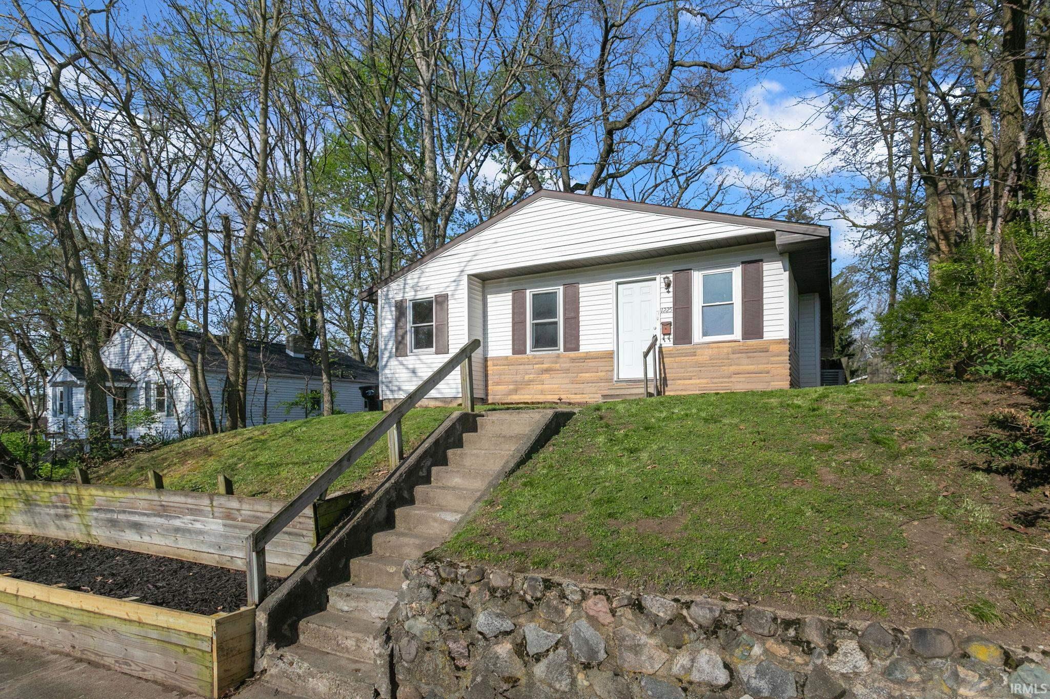 1225 S 27th Street South Bend IN 46615