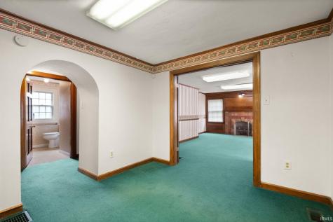 1302 E 10th Street Jeffersonville IN 47130