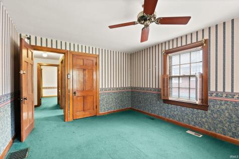 1302 E 10th Street Jeffersonville IN 47130