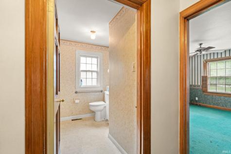 1302 E 10th Street Jeffersonville IN 47130