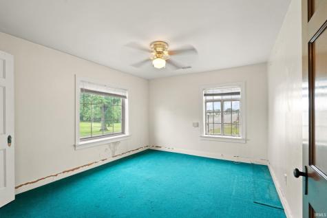 1302 E 10th Street Jeffersonville IN 47130