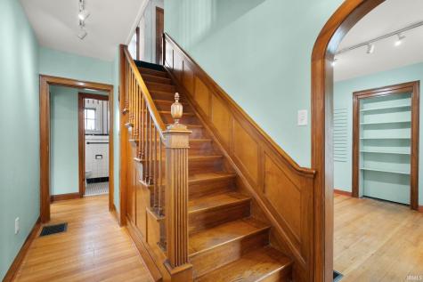 1302 E 10th Street Jeffersonville IN 47130