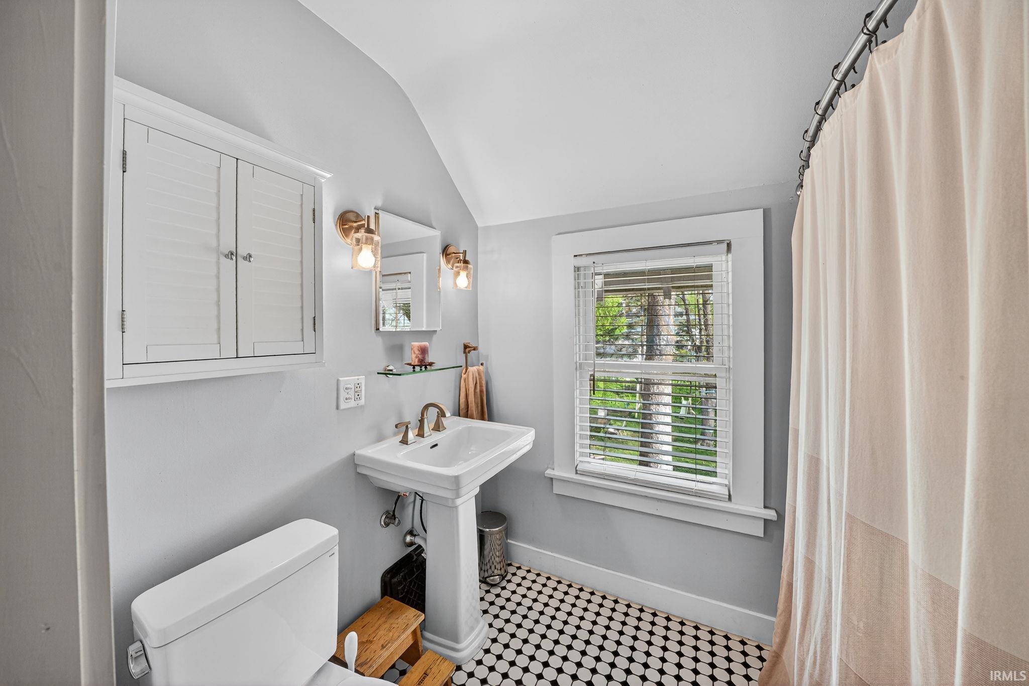 1319 Sunnymede Avenue South Bend IN 46615