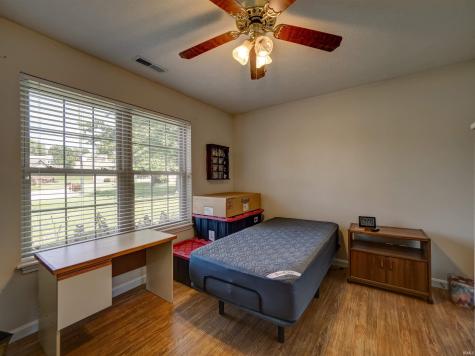 1906 N Windsor Court Huntingburg IN 47542