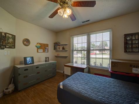 1906 N Windsor Court Huntingburg IN 47542