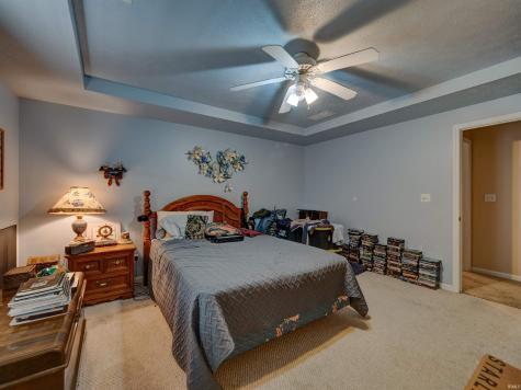 1906 N Windsor Court Huntingburg IN 47542