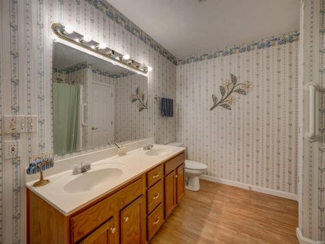 1906 N Windsor Court Huntingburg IN 47542