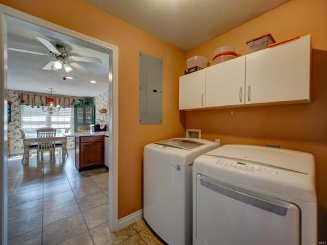 1906 N Windsor Court Huntingburg IN 47542