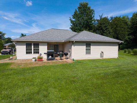 1906 N Windsor Court Huntingburg IN 47542