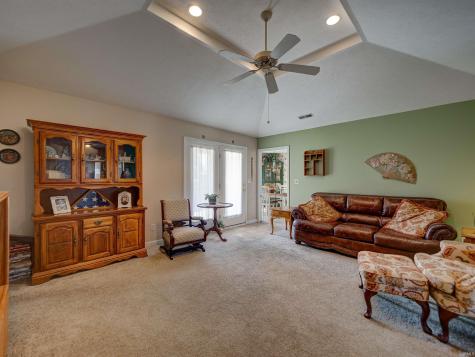 1906 N Windsor Court Huntingburg IN 47542