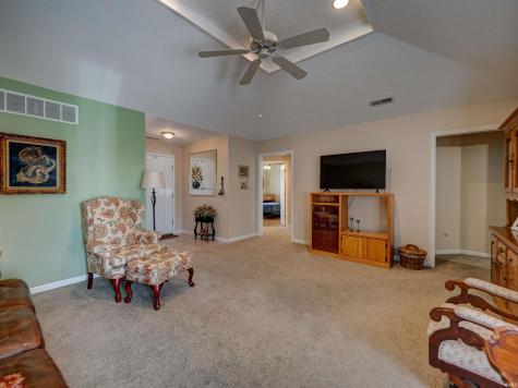 1906 N Windsor Court Huntingburg IN 47542