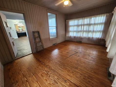 302 W 7th Street Bicknell IN 47512