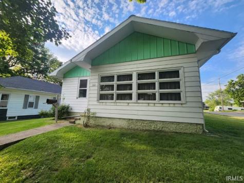 302 W 7th Street Bicknell IN 47512