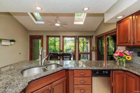 7509 W River Road Yorktown IN 47396