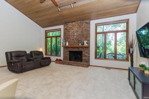 7509 W River Road Yorktown IN 47396
