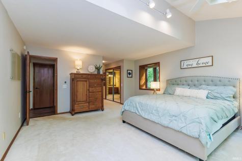 7509 W River Road Yorktown IN 47396