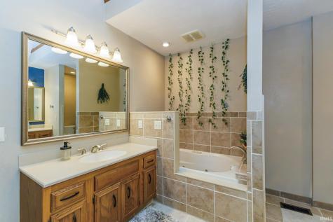 7509 W River Road Yorktown IN 47396