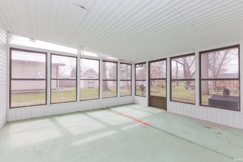 5909 E Robert Street Muncie IN 47303