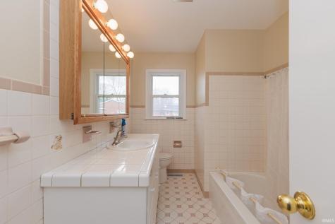 5909 E Robert Street Muncie IN 47303