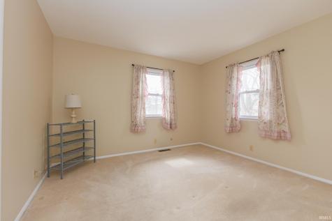 5909 E Robert Street Muncie IN 47303