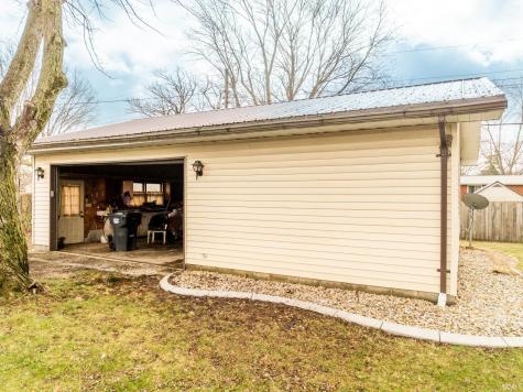 5909 E Robert Street Muncie IN 47303