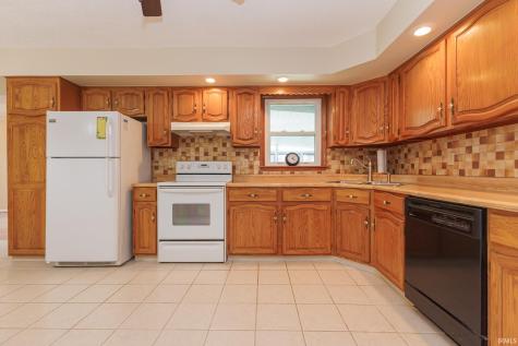 5909 E Robert Street Muncie IN 47303