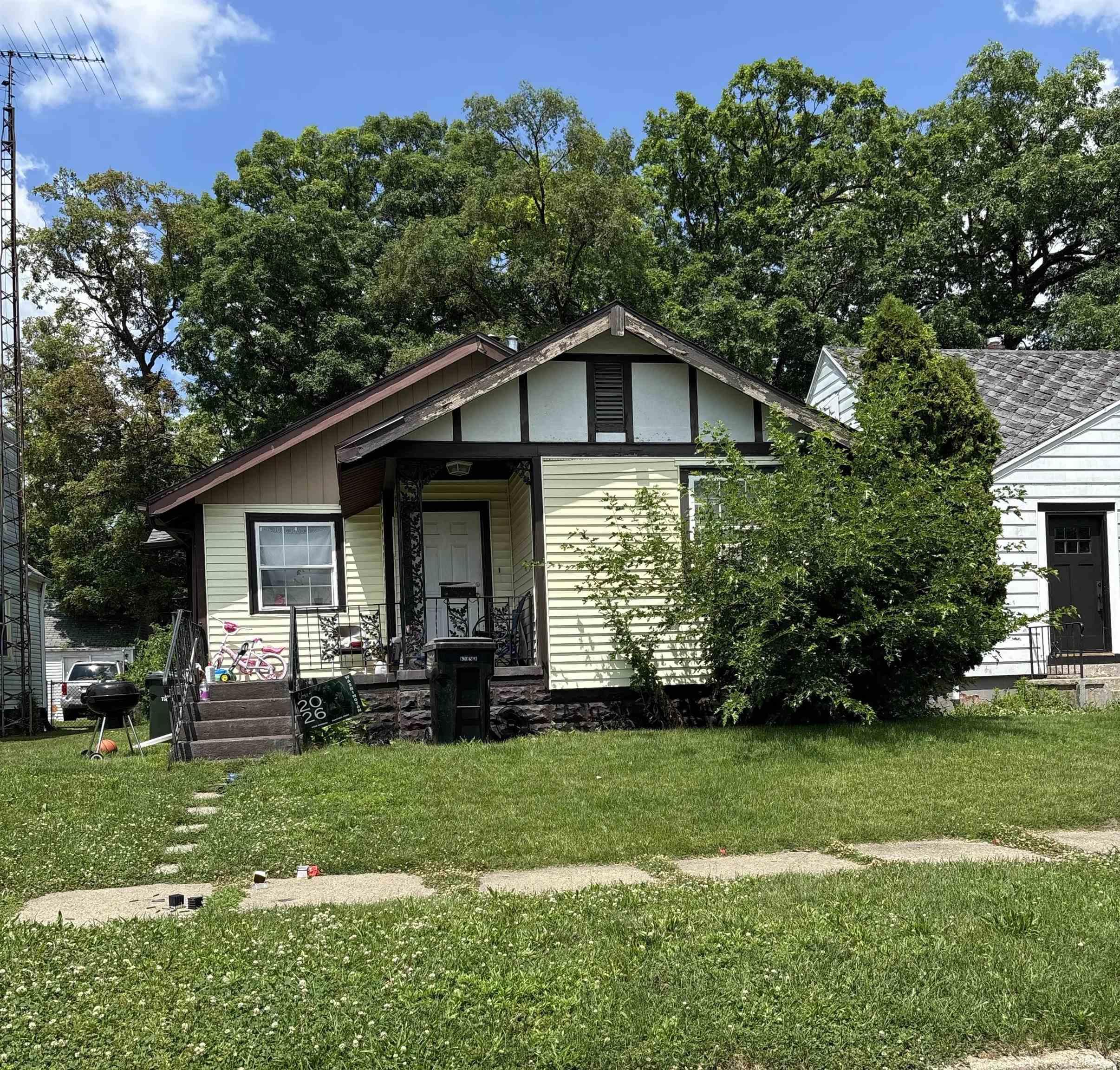 2917 Hartzer Street South Bend IN 46628