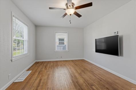 2021 Hollywood Place South Bend IN 46616