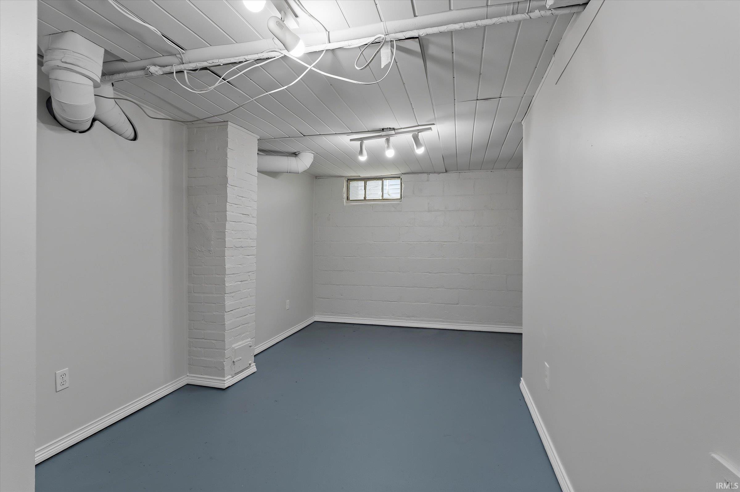 2021 Hollywood Place South Bend IN 46616