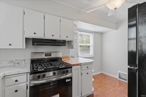 2021 Hollywood Place South Bend IN 46616